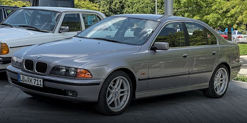 Đánh Giá BMW E39 - Giá Trị Vượt Thời Gian Đầy Cuốn Hút