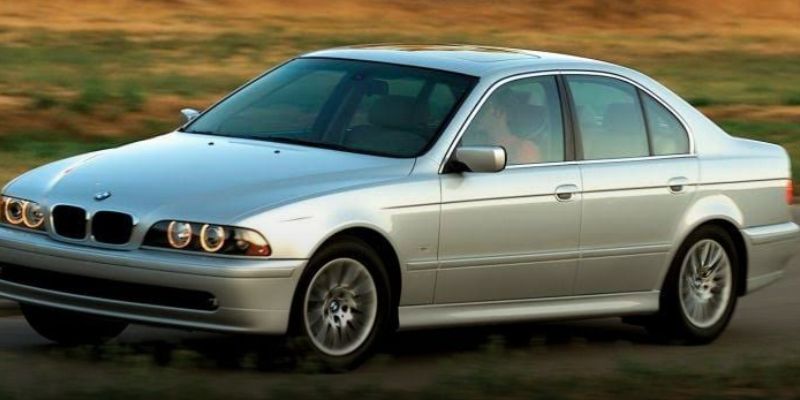 Khám phá tiện nghi và công nghệ hỗ trợ lái trên BMW E39