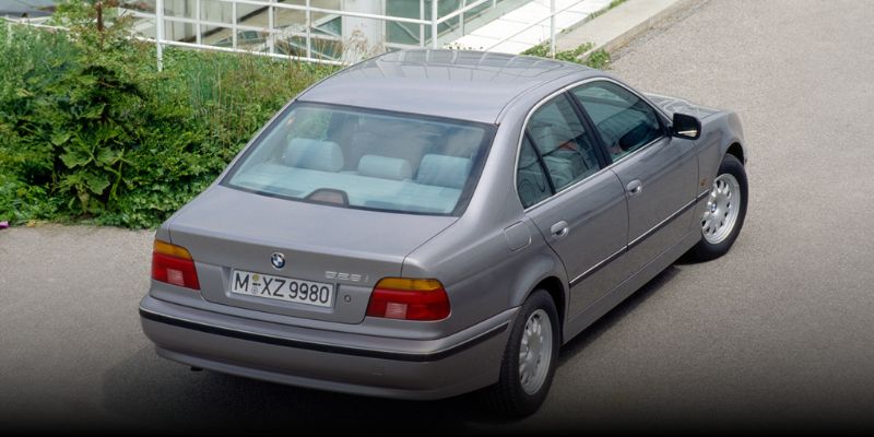 Lịch sử phát triển và sức hút của sedan BMW cổ điển