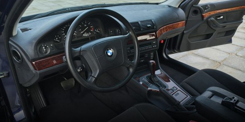 Sức hút bền bỉ qua năm tháng của dòng xe BMW E39 528i
