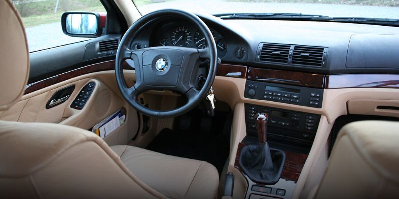 Thiết kế thanh lịch cùng nội thất tiện nghi của BMW E39 Thiết kế thanh lịch cùng nội thất tiện nghi của BMW E39
